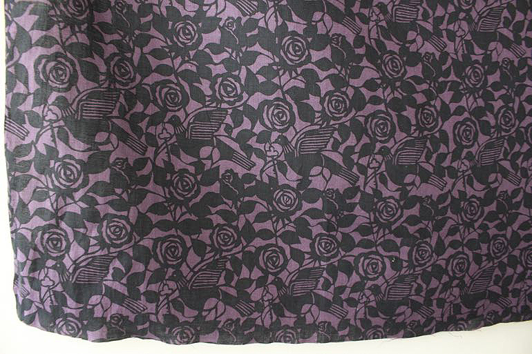 LINNETリネンプリント 薔薇と鳩 マルベリー×ブラック